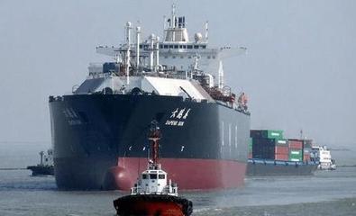 中國清潔能源運(yùn)輸船亮相，貨艙容量達(dá)10萬立方米，助力軍事與全球能源運(yùn)輸