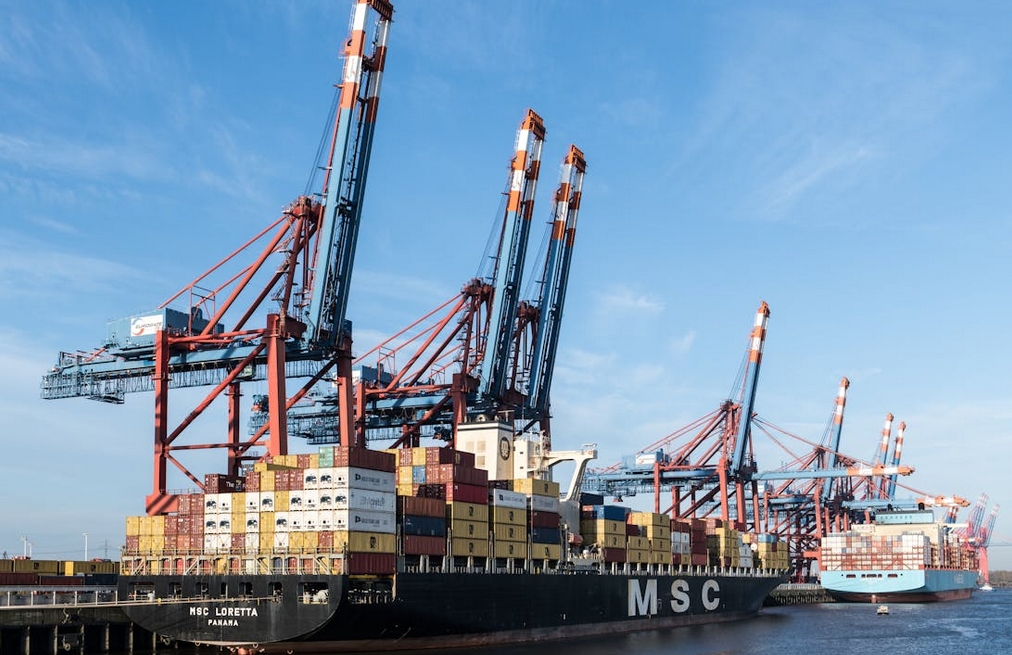 國際海運整柜與散貨是否在同一條船上？解析與代理角色